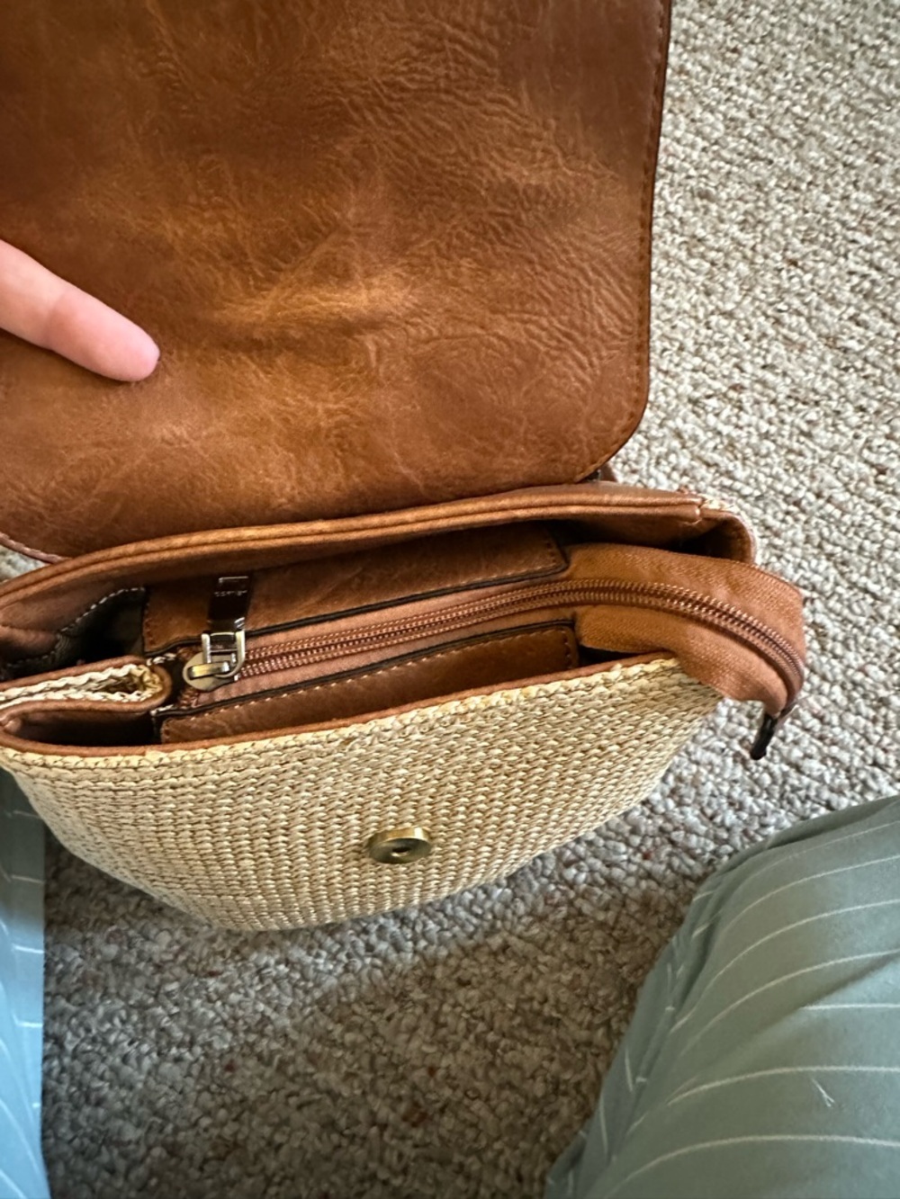 Raffia and Vegan Leather Backpack - Picture 8 of 16